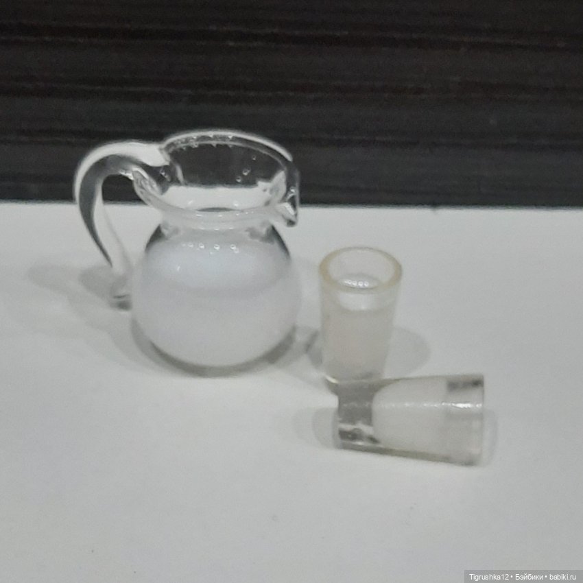 Кувшин молока и стаканчики (фото 2)
