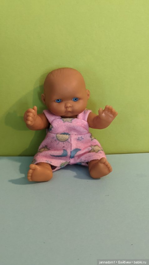Виниловый голубоглазый пупсик смугляш, высота 12,5 см