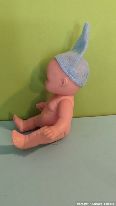 Очаровательный виниловый пупсик в голубой шапочке, высота 12,5 см (фото 6)