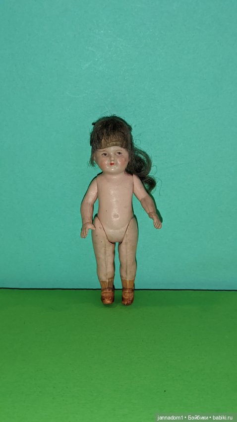 Кареглазая целлулоидная куколка Minerva, высота 9 см