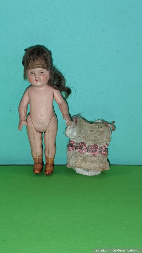 Кареглазая целлулоидная куколка Minerva, высота 9 см (фото 6)