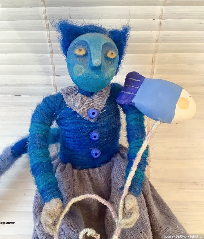 Синяя кошка с синей рыбой (фото 2)