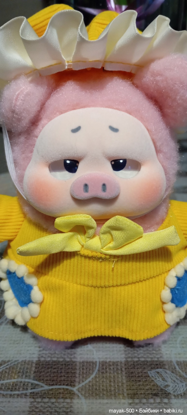 Забавная свинка в милом костюмчике (фото 2)