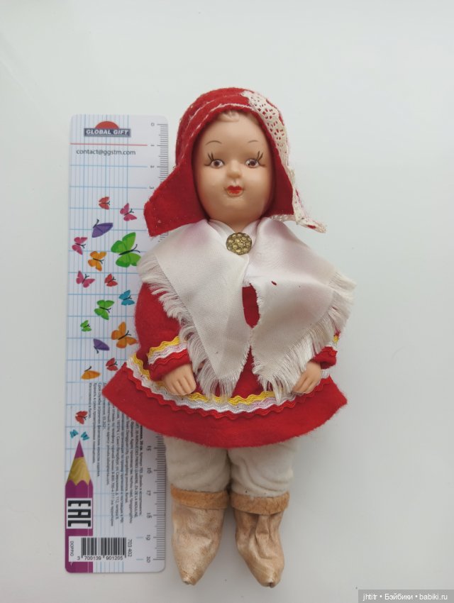 Целлулоидная кукла в финском наряде