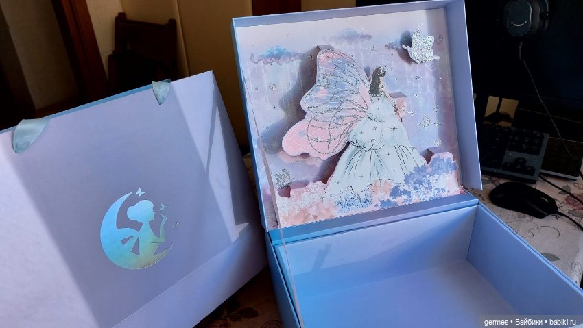 Комплект из коробки и пакета с объемным рисунком для кукол и мишек (фото 3)