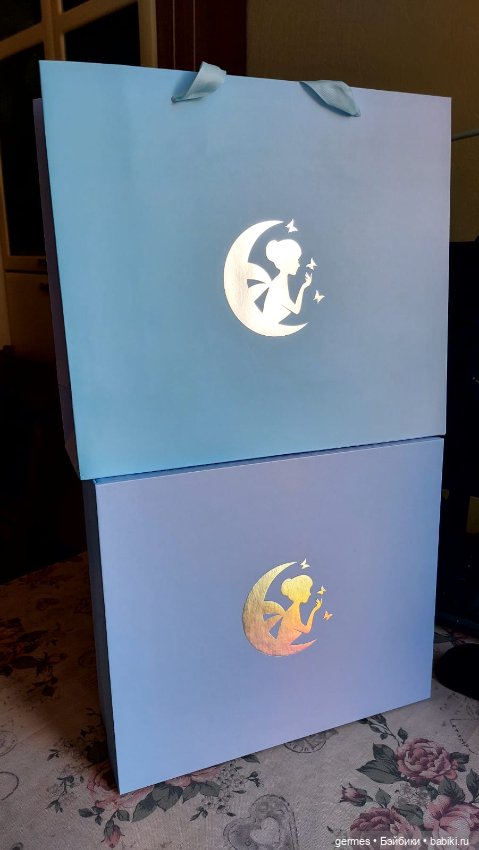 Комплект из коробки и пакета с объемным рисунком для кукол и мишек (фото 2)