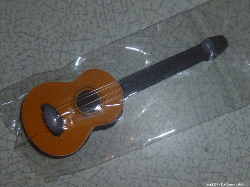 Гитара формата 1:12 с настоящими струнами, новая (длина около 6,5 см) (фото 2)