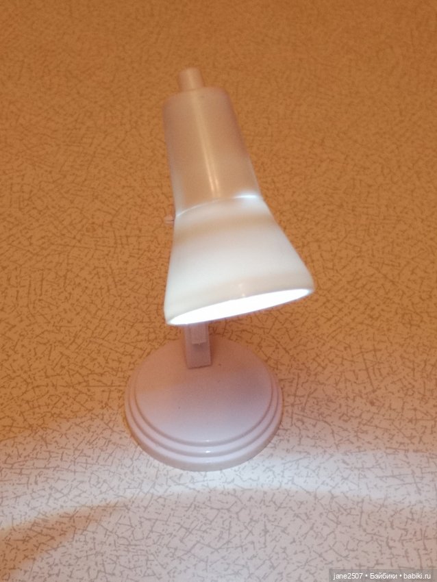 Белая настольная лампа для кукол 1/6 (Барби, Integrity) с настоящим светом (фото 5)