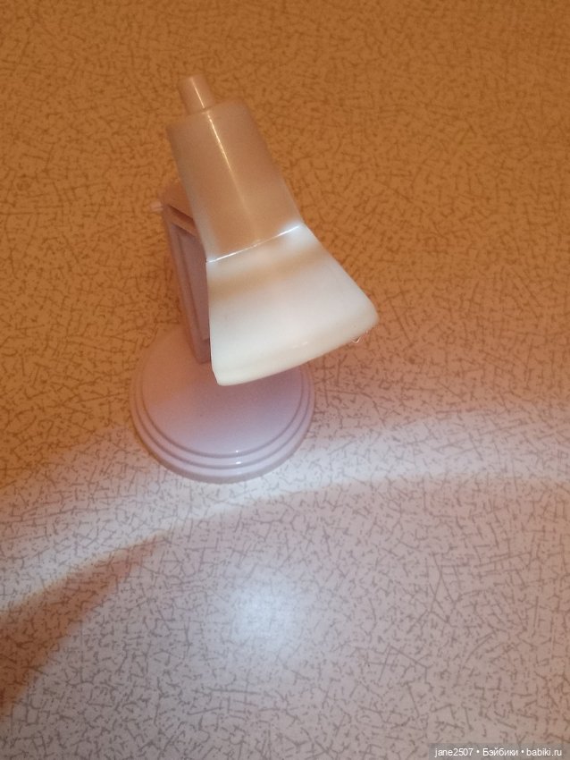 Белая настольная лампа для кукол 1/6 (Барби, Integrity) с настоящим светом (фото 4)