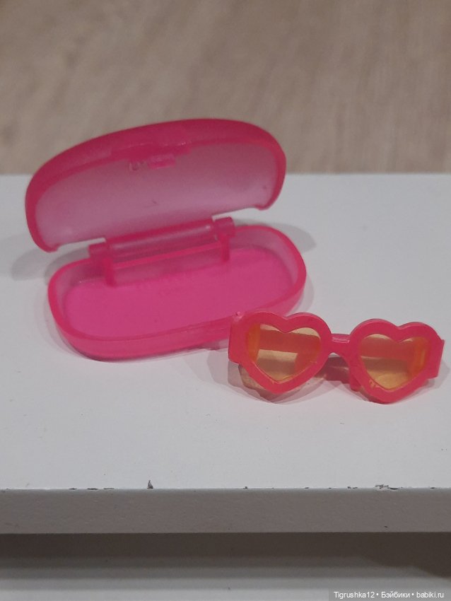 Очки в футляре — Аксессуары для кукол