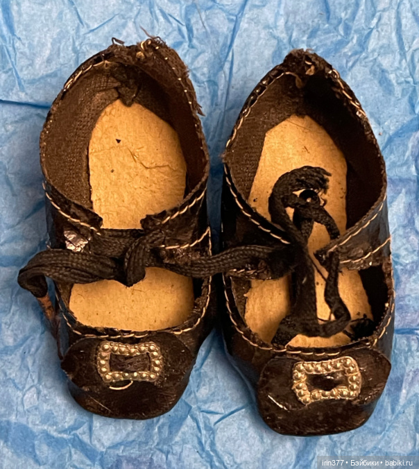 Антикварные туфельки из клеенки