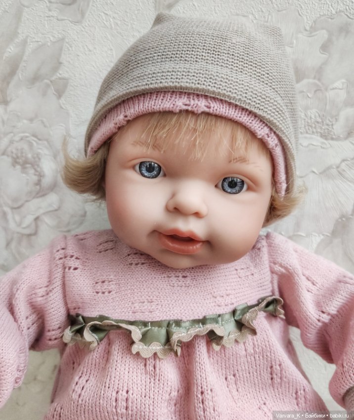 Carmen Gonzalez NILO, мягконабивная кукла НИЛО в пудровом платье, 48 см (фото 4)