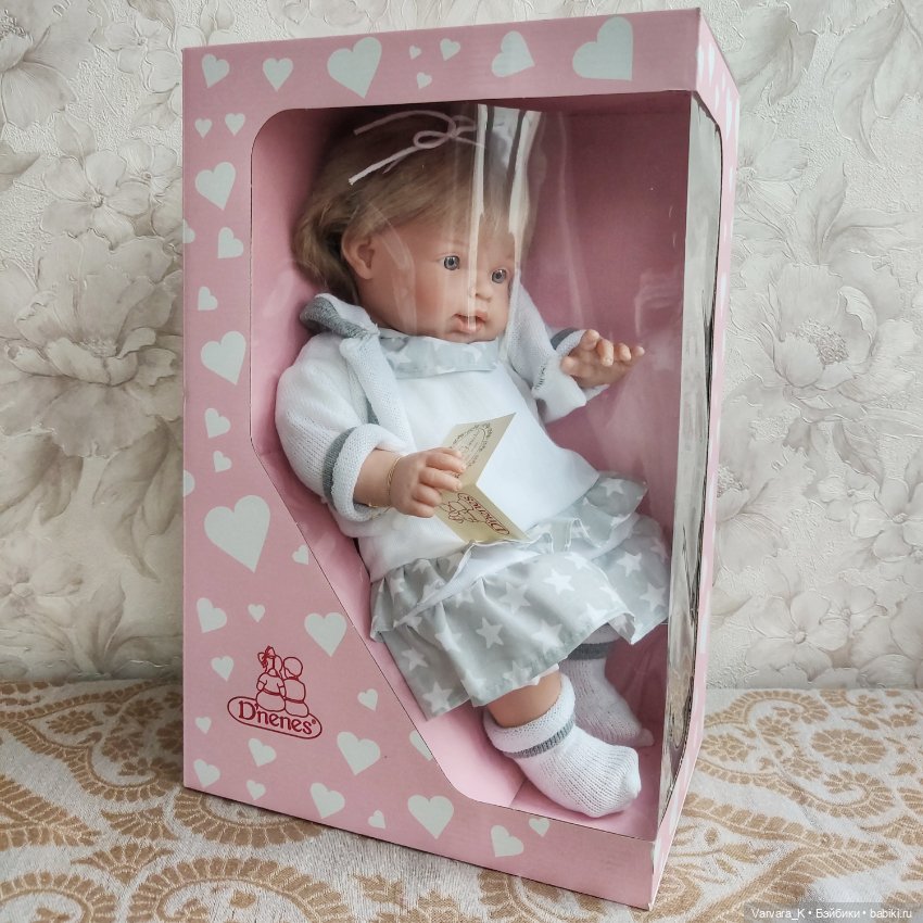 Carmen Gonzalez NILO, мягконабивная кукла НИЛО в сером платье, 48 см