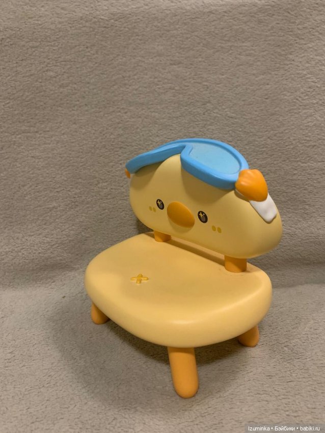 Яркий жёлтый диванчик для кукол обитсу11 (фото 4)