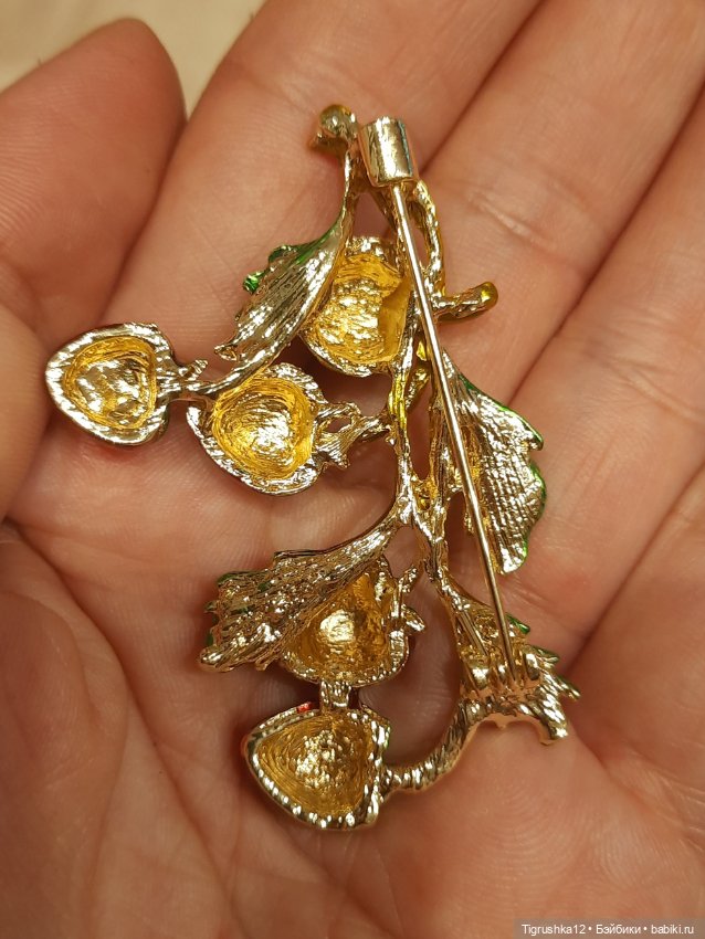 Брошь клубничка — Украшения и очки для кукол (фото 3)