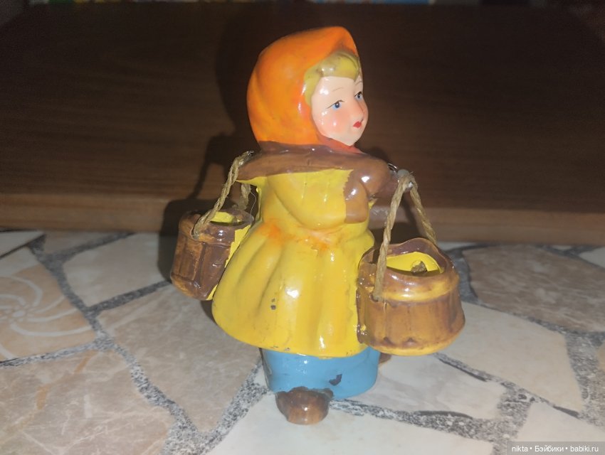 Керамическая фигурка Девочка с коромыслом (фото 3)