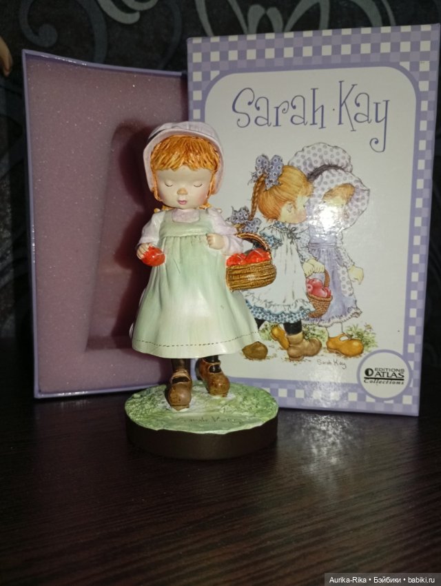 Девочка с корзиной яблок — Статуэтки