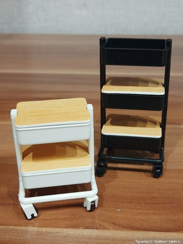 Полочки в кукольный домик