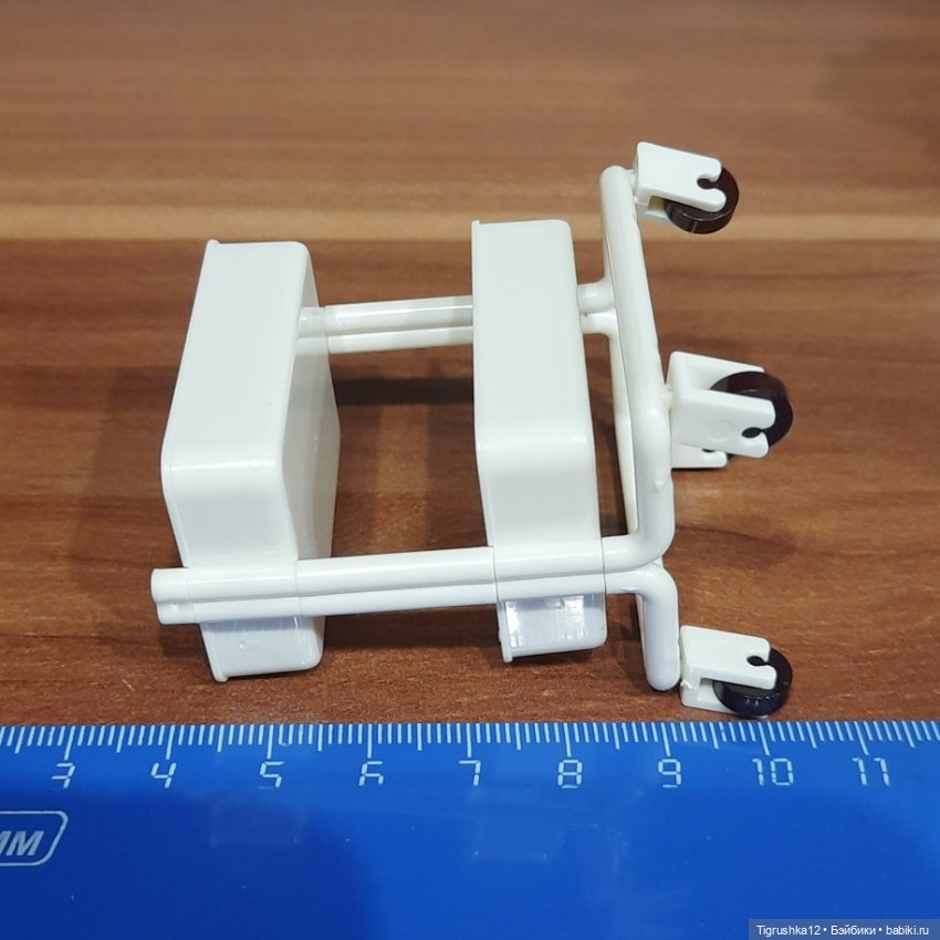 Полочки в кукольный домик