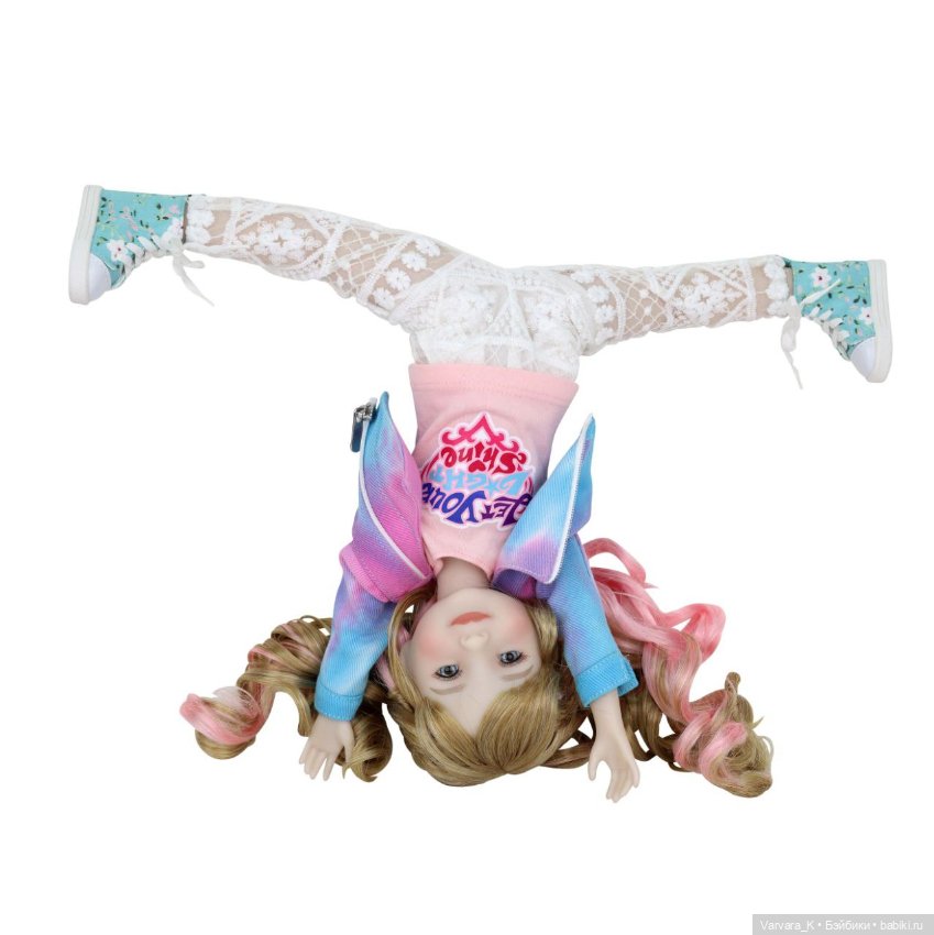 Ruby Red шарнирная кукла Сара с розовыми прядями , 37 см