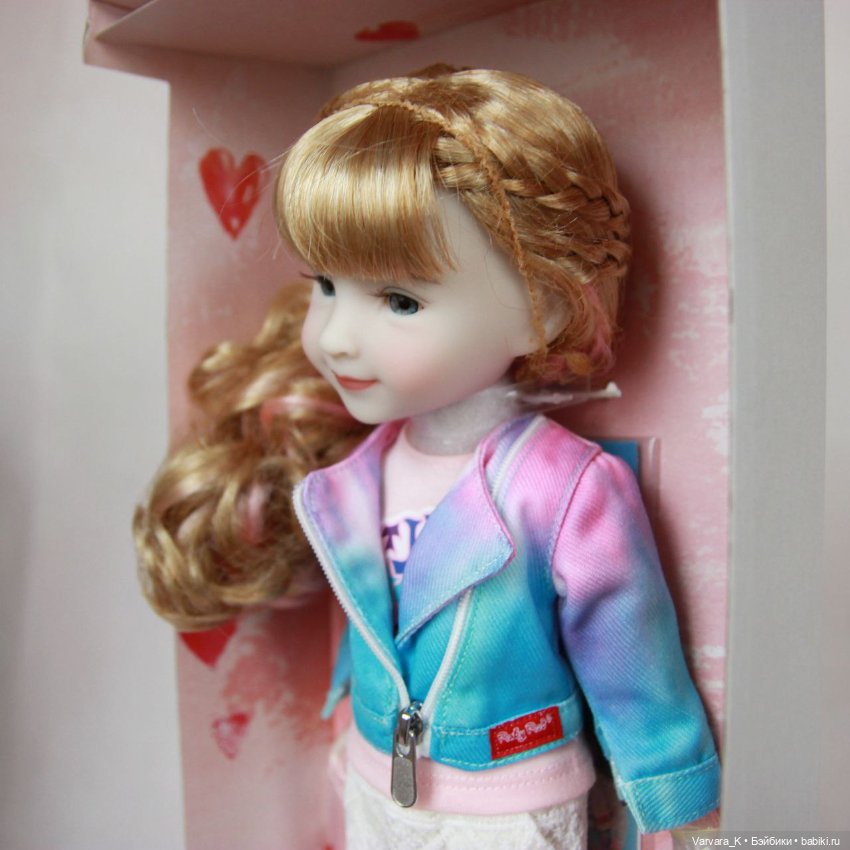 Ruby Red шарнирная кукла Сара с розовыми прядями , 37 см