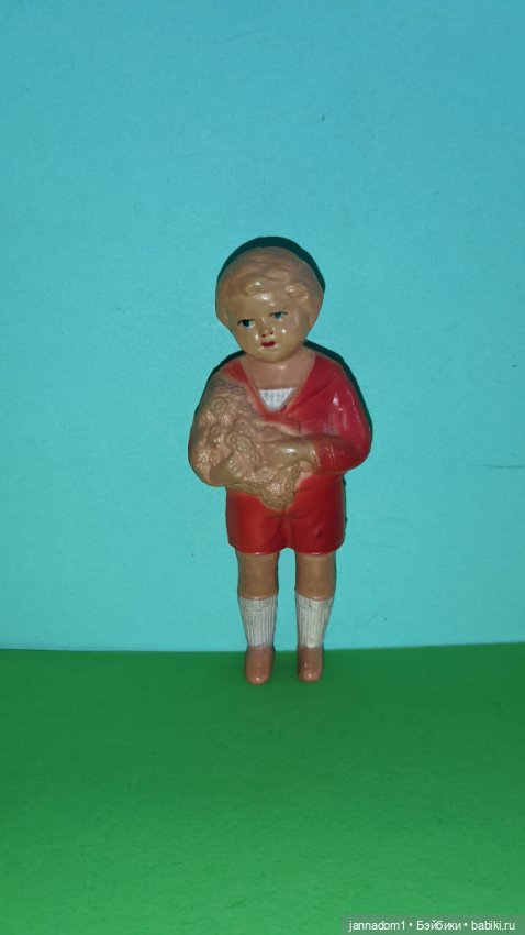 Редкая целлулоидная куколка Viscoloid dolls VCO - мальчик с цветами, США, высота 11,5 см