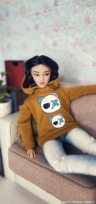 Гибрид головы Уэнздей Аддамс и тела Барби пышки безграничные движения (фото 4)