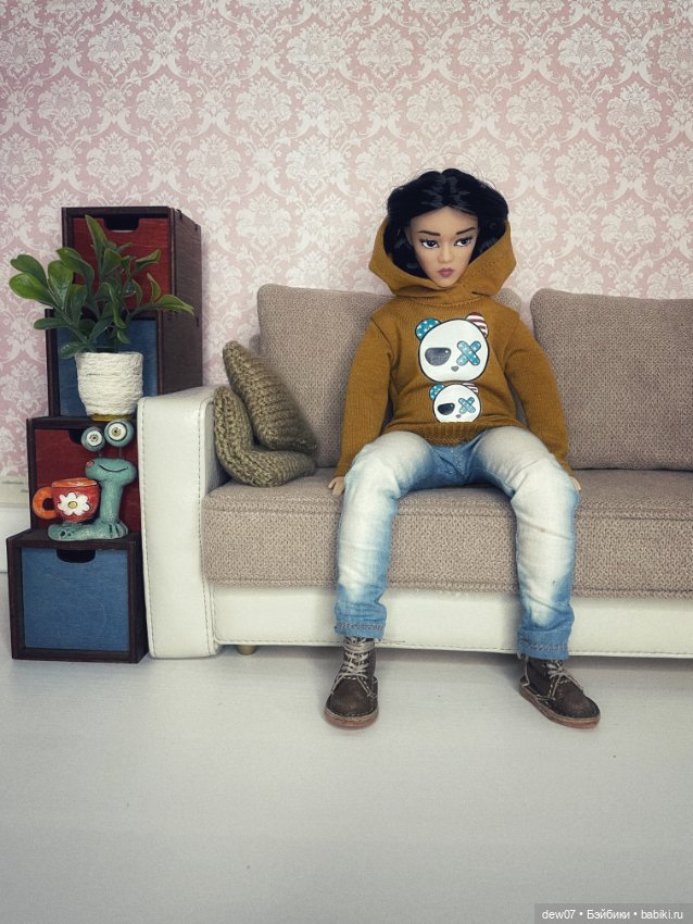 Гибрид головы Уэнздей Аддамс и тела Барби пышки безграничные движения (фото 3)