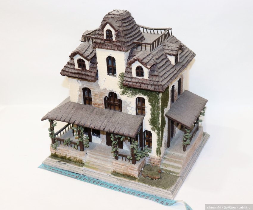 Дом с приведениями — Домики для кукол