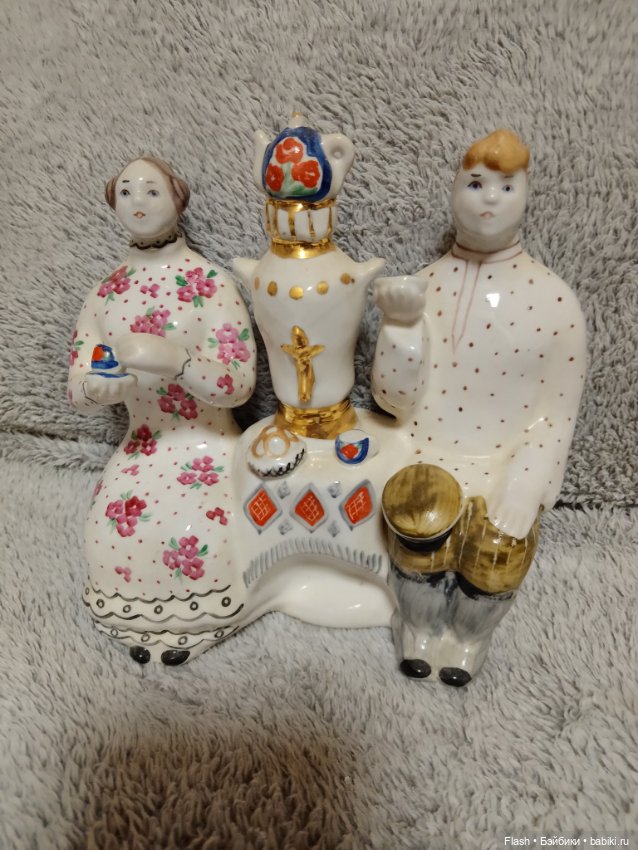 Статуэтка чаепитие у самовара Ванечка и Манечка