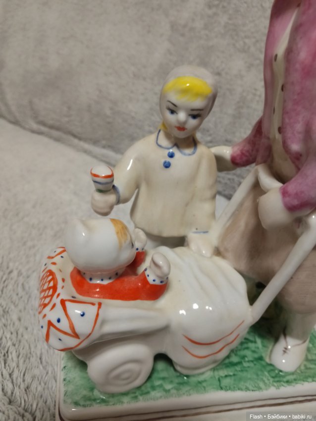 Статуэтка мама с коляской и детьми СССР (фото 2)