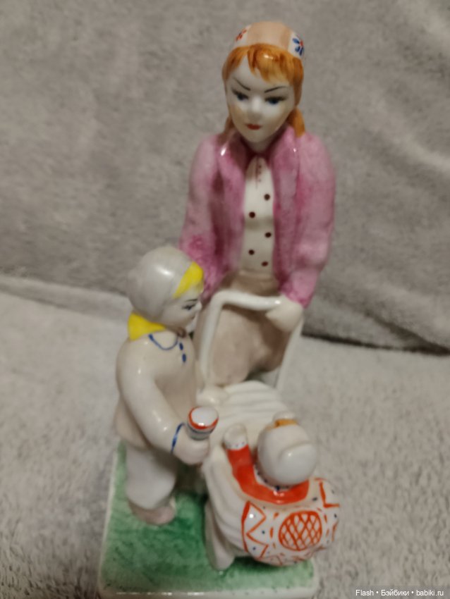 Статуэтка мама с коляской и детьми СССР