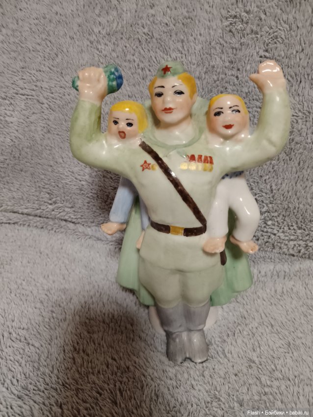 Статуэтка ,,С победой" Коростень СССР