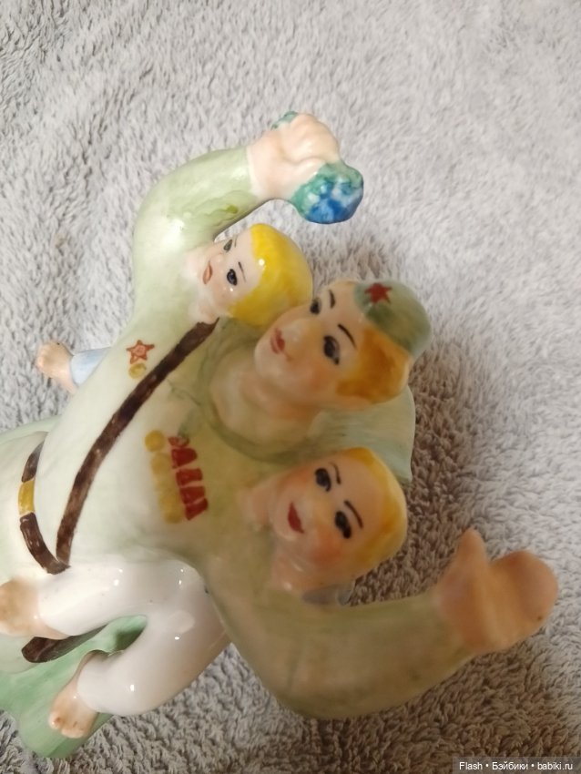 Статуэтка ,,С победой" Коростень СССР