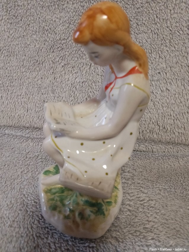 Статуэтка пионерка с газетой СССР Барановка (фото 6)