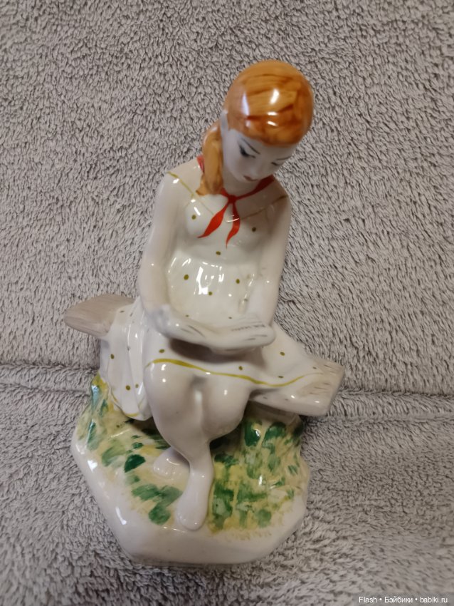 Статуэтка пионерка с газетой СССР Барановка