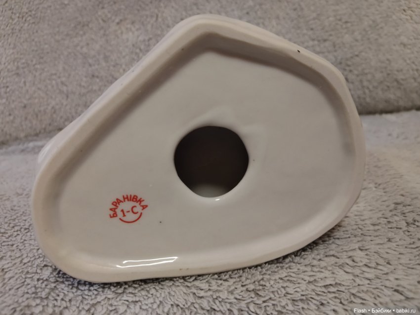 Статуэтка пионерка с газетой СССР Барановка (фото 7)