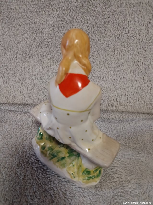 Статуэтка пионерка с газетой СССР Барановка (фото 4)