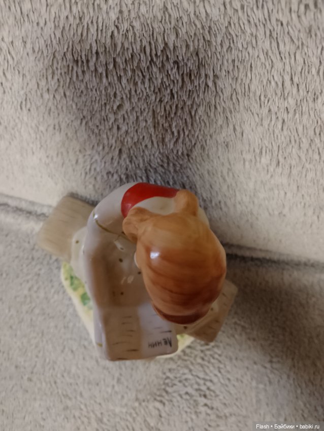 Статуэтка пионерка с газетой СССР Барановка (фото 2)