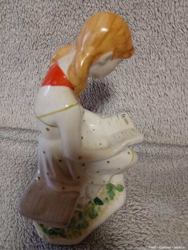 Статуэтка пионерка с газетой СССР Барановка (фото 3)