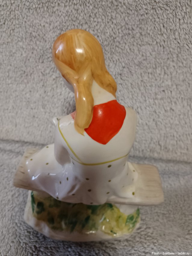 Статуэтка пионерка с газетой СССР Барановка (фото 5)