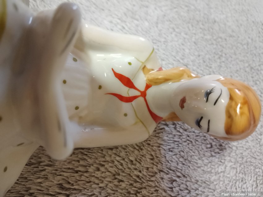 Статуэтка пионерка с газетой СССР Барановка (фото 9)