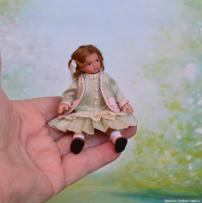 Миниатюрная кукла-девочка в масштабе 1/12 (фото 3)