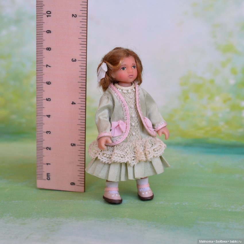 Миниатюрная кукла-девочка в масштабе 1/12 (фото 4)
