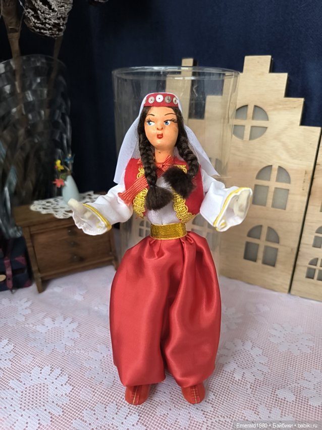 Кукла в национальном наряде