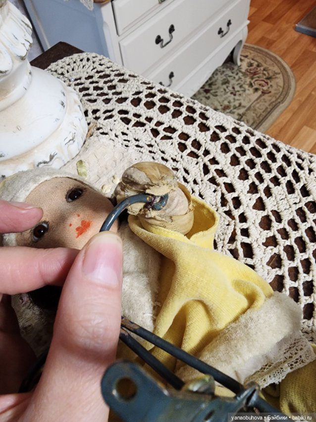 Антикварная кукла из войлока на велосипеде, Англия (фото 9)