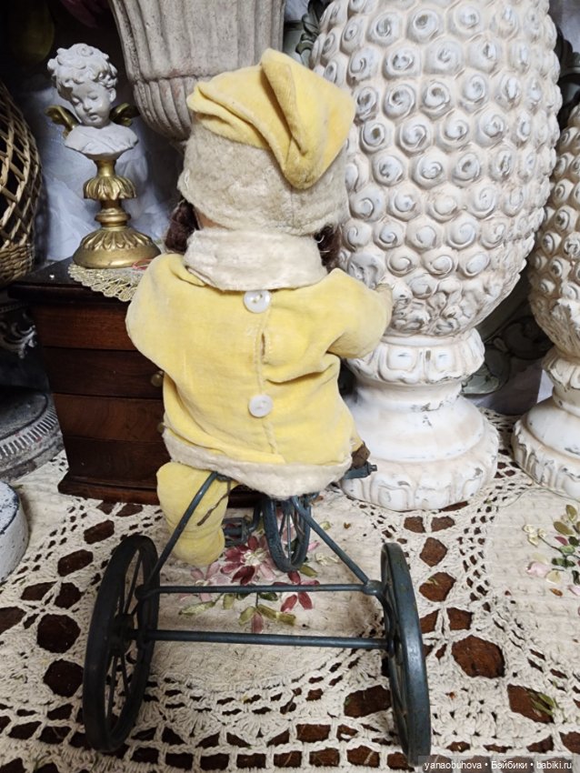 Антикварная кукла из войлока на велосипеде, Англия (фото 6)