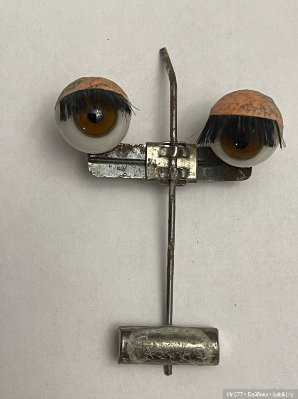 Стеклянные глаза на рокере