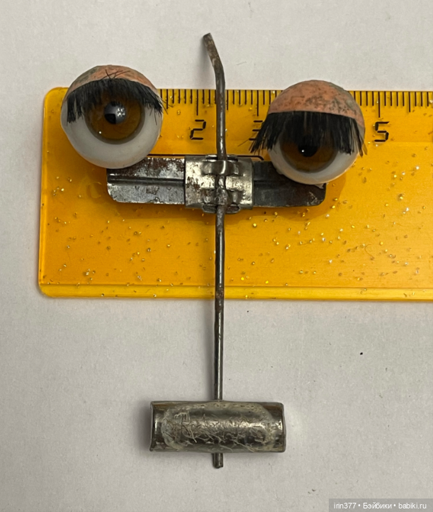 Стеклянные глаза на рокере (фото 5)