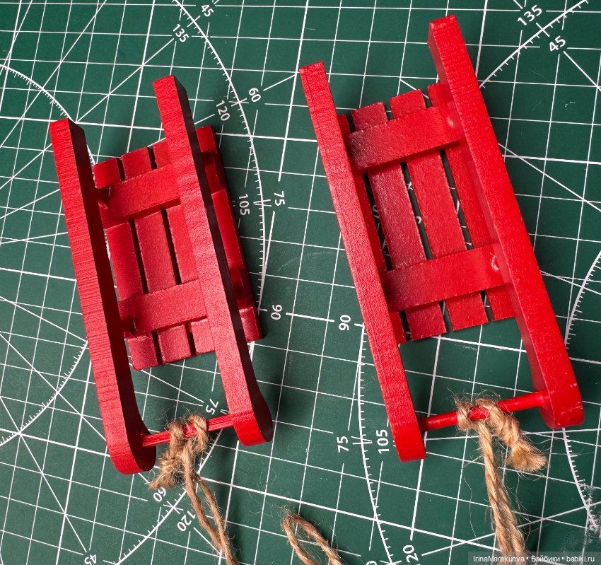 Санки деревянные красные — Миниатюра для кукол (фото 5)